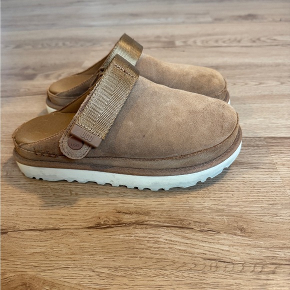 UGG Chestnut Goldenstar Clogs - Picture 2 of 8